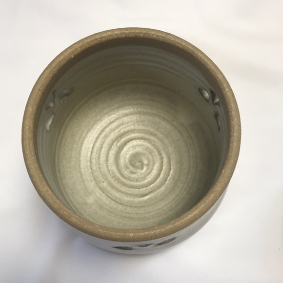 Signed Studio Art Pottery Garlic Keeper - Picture 2 of 9